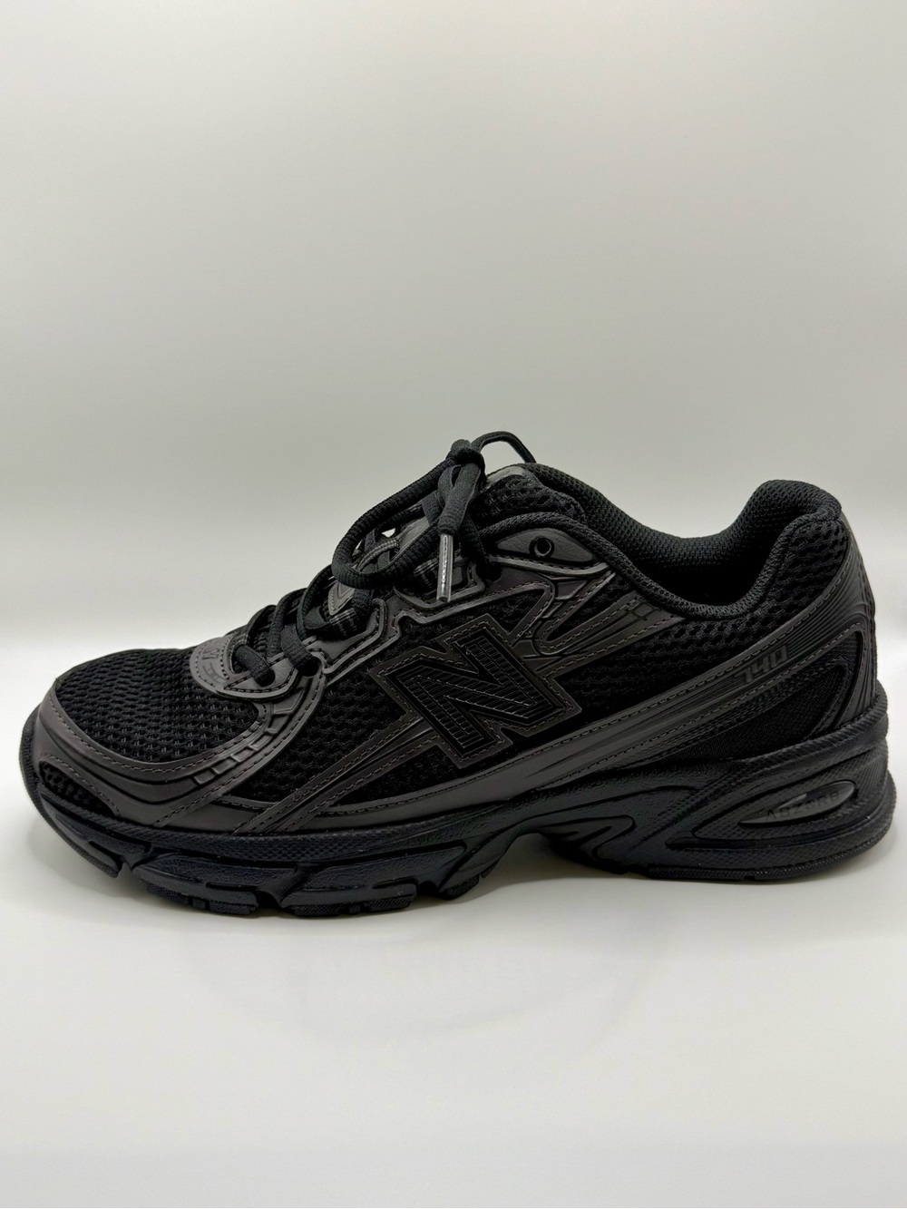 New Balance 740 Men's Black Low-Top Running Sneaker